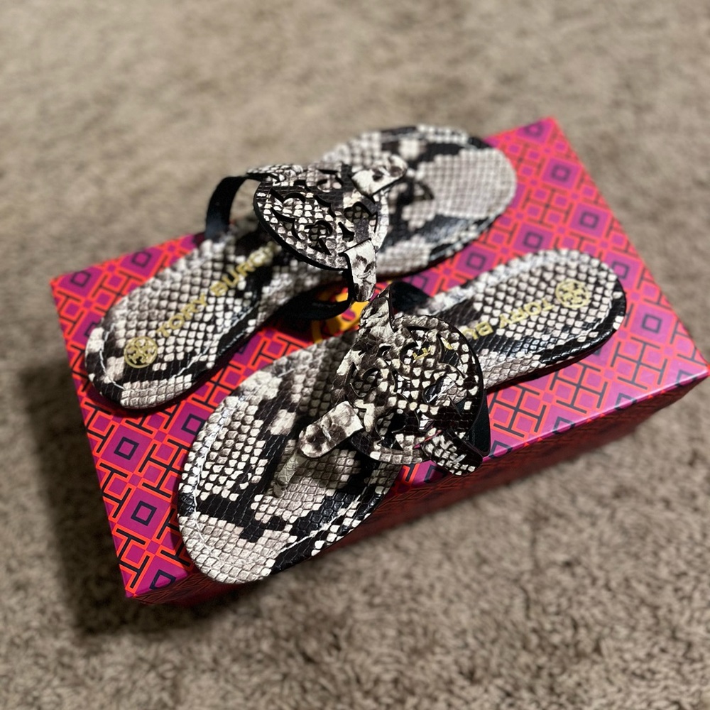 Chic Snakeskin Pattern Sandals